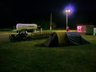Camping an der Tankstelle