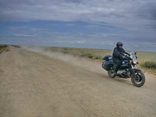 staubige Waschbrett-Piste