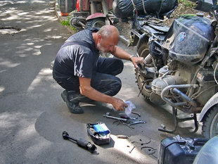 Almaty - Kardanwelle wechseln auf der Strasse